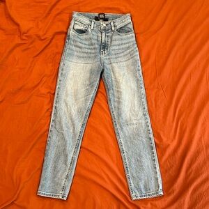 Urban Outfitters BDG girlfriend, high-rise cropped jeans Size 27